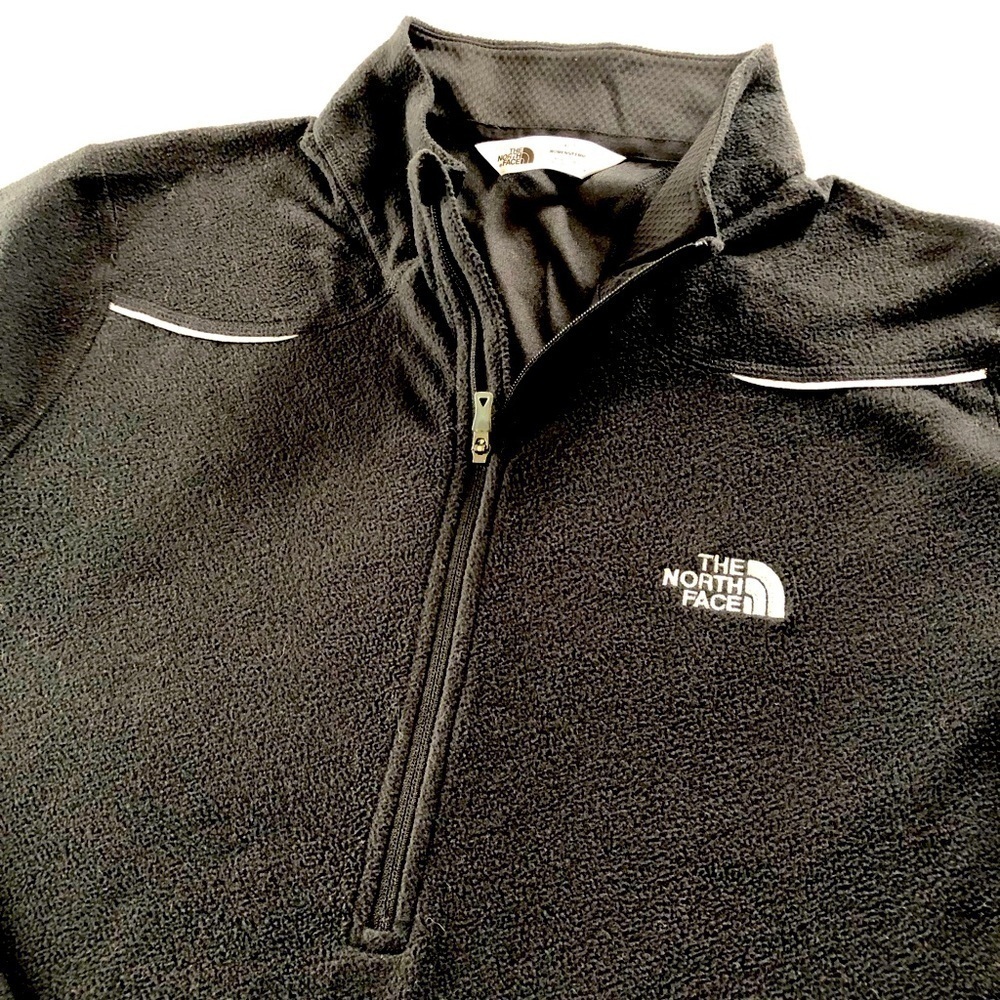 THE NORTH FACE Women’s Fleece Coat with logo at left chest. Zip arm pockets. XL